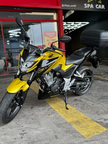 Cb300f Twister moto de garagem