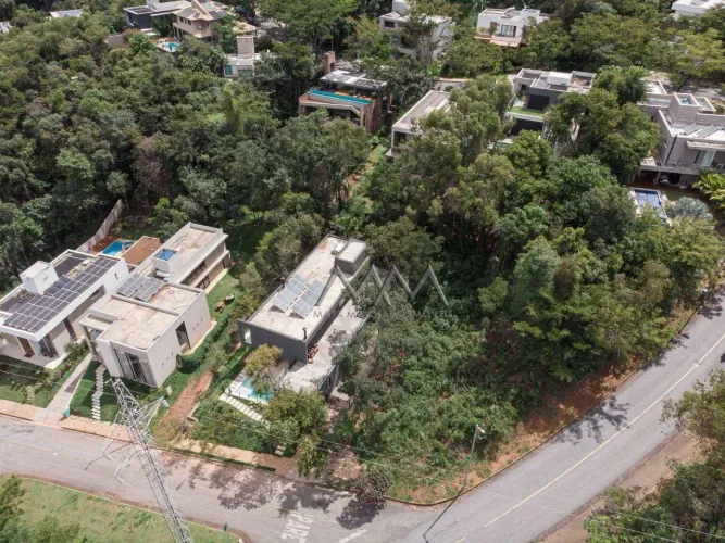 Lote à Venda no Condomínio Quintas do Sol 995m²