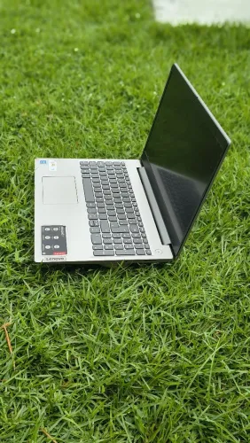Notebook Lenovo em excelente estado de conservação 