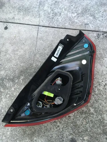 Par de lanternas traseira New Fiesta hatch completa