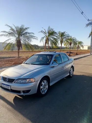 Chevrolet Vectra CD 2.2 16V / 2.0 16V Mec./aut. 2004