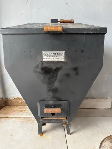 Vendo churrasqueira Gás e Carvão