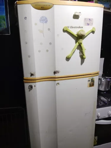 Vende-se uma geladeira Electrolux obs não entregou retirar no local