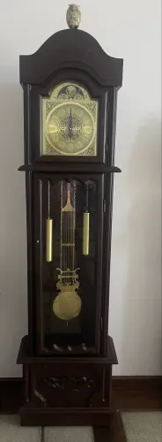 Relógio antigo de coluna