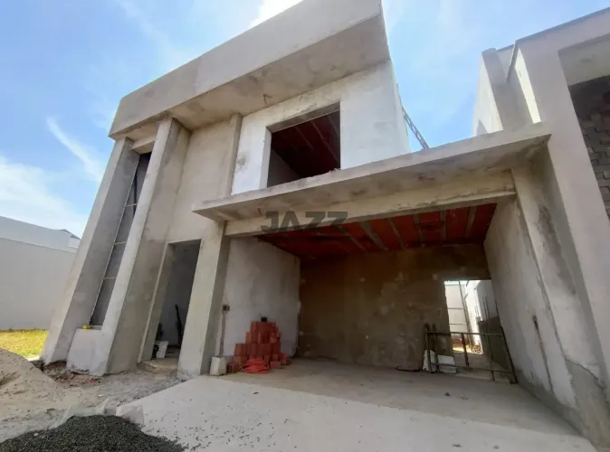 Casa à venda com 205,00 m² de construção, 4 quartos (sendo 1 suíte), 4 banheiros e 4 vagas