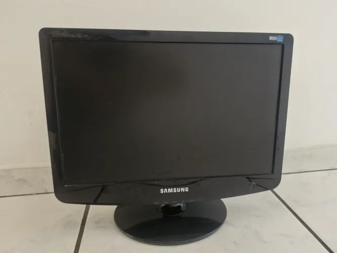Monitor Samsung 732NW Plus