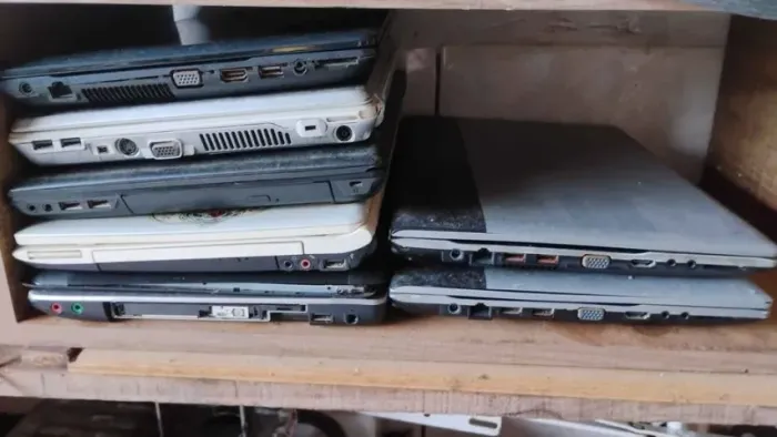 Notebooks com defeito para tirar peças alguns já foram retirados peças.