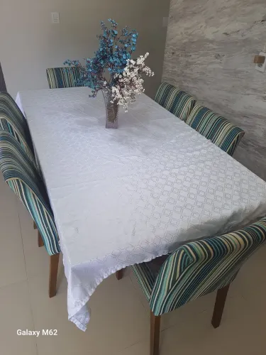 Mesa com 6 cadeiras