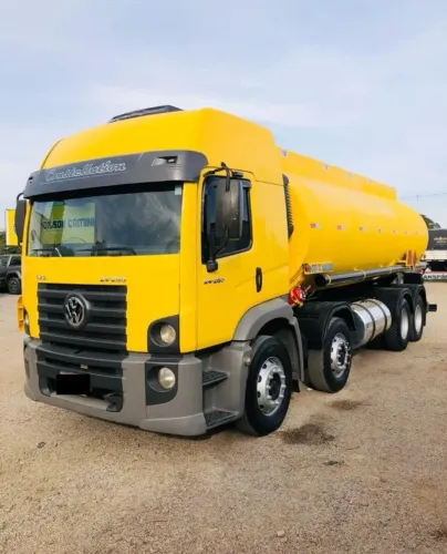 vw 24-250 8x2 ano 2011 Tanque 25mil l.