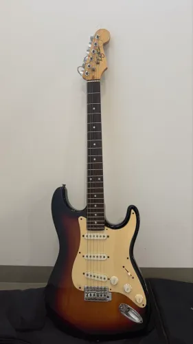 Guitarra Eagle Stratocaster