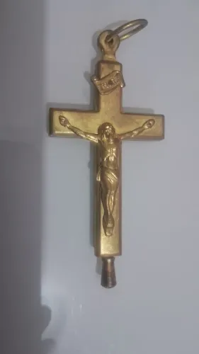 Pingente de crucifixo antigo em bronze/latão 9cm ,53 gramas <br>Medidas 9cm peso 53,15 gramas