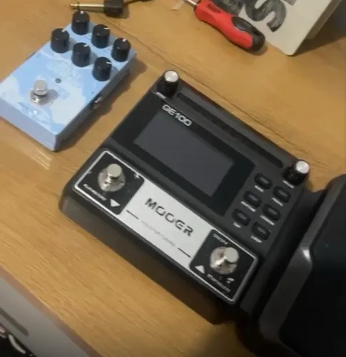 Oportunidade Pedaleira Mooer GE 100 + Pedal Reverb M-Vave