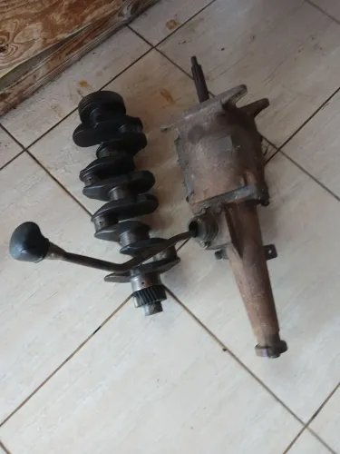 Vende-se Peças de carro antigo