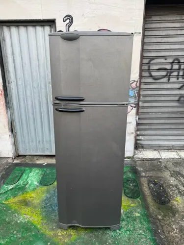 Vendo Geladeira Electrolux,Duplex R$ 900
