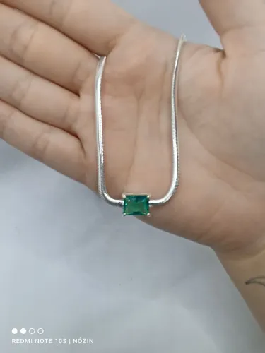 Colar em prata estilo malha rabo de rato/ snake com zircônia Verde.
