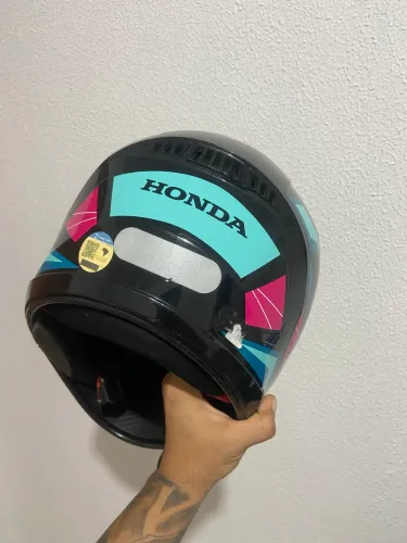 Vendo capacete original Honda! Os dois por esse valor 