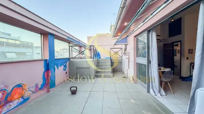 POSTO 6 COBERTURA COM PISCINA CHURRASQUEIRA 5 QUARTOS E VAGA