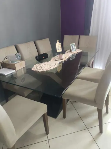 Mesa de Jantar com 8 cadeiras