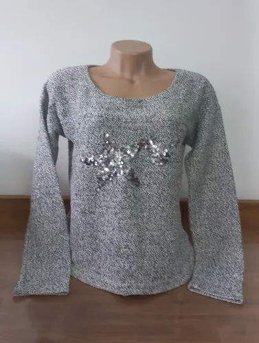 Blusa em linha com bordado