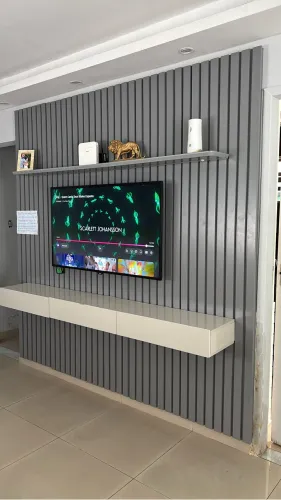 Painel Ripado com Led e Nicho 
