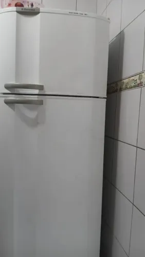 Geladeira Eletrolux dc49. Usada. Geladeira perfeitamente. Borracha estragada, mas vai uma