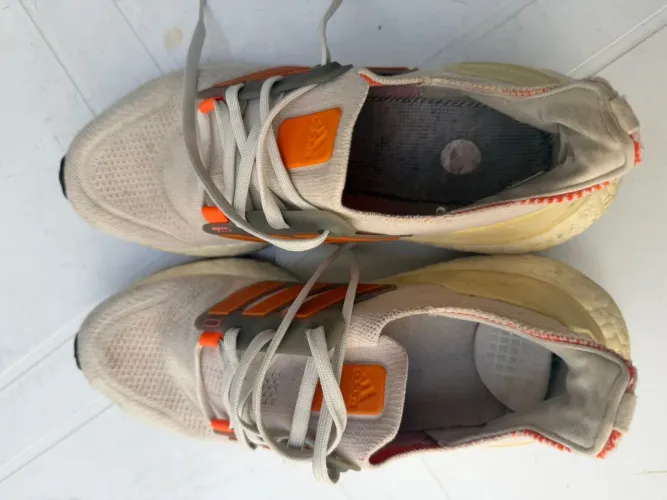 Tênis esportivo Adidas