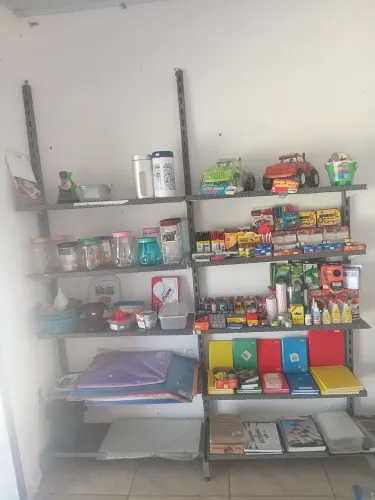 PRATELEIRA DE PAREDE PARA LOJA.