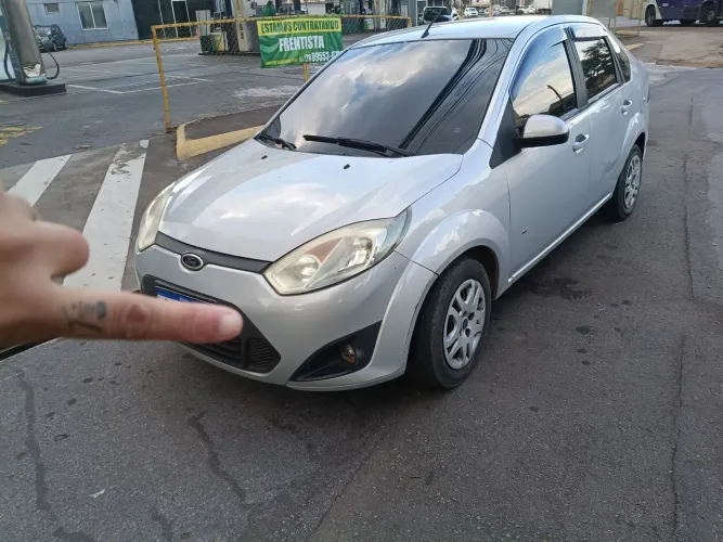 Ford Fiesta Sedan SE 1.6 8V Flex 4P 2014