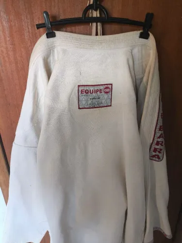 Vendo 2 Kimono Gracie Barra tamanho A4 e A5 