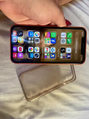 iPhone 11 na carcaça do 17