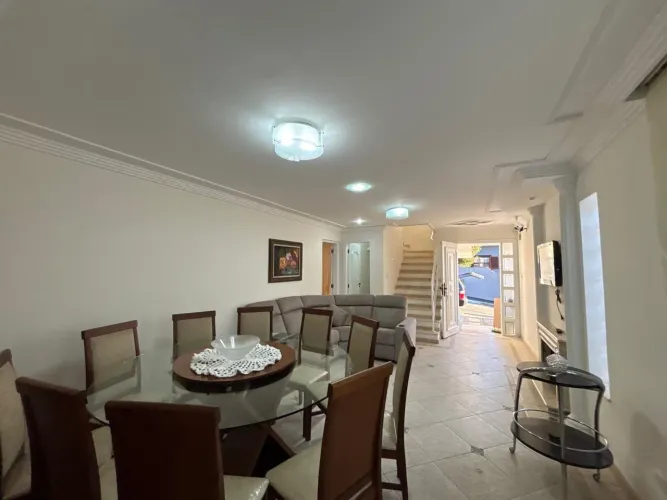 Casa em Arujá - Condomínio