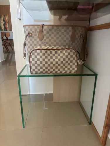 Vendo aparador/centro de vidro.
