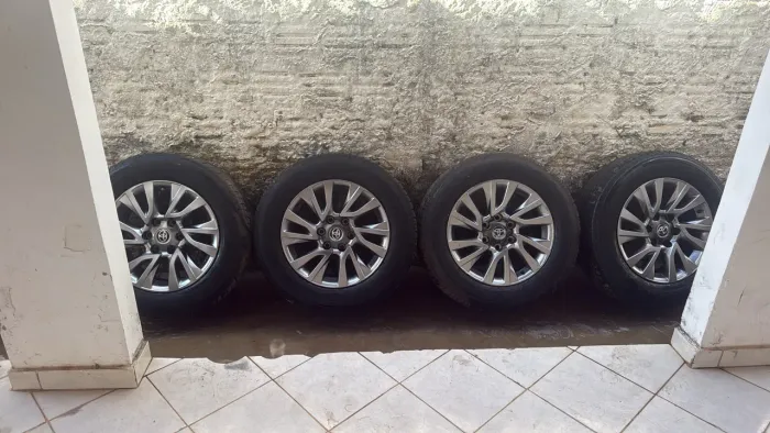 Vendo 4 rodas da sw4 com pneus