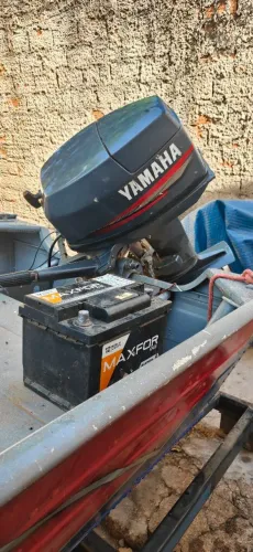Canoa com motor e carretinha