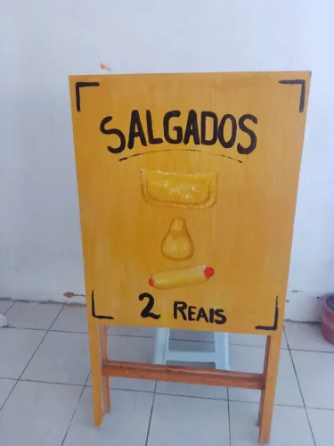 Cavalete madeira para salgados