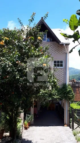 Casa de 2 dormitórios à venda no Canto da Lagoa