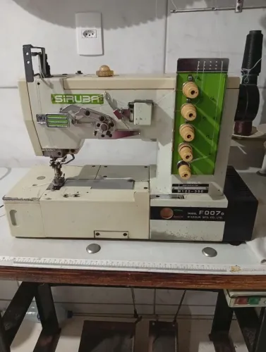 Máquina galoneira 