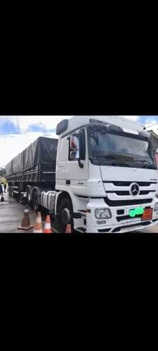 Actros 2546 6x2 engatado
