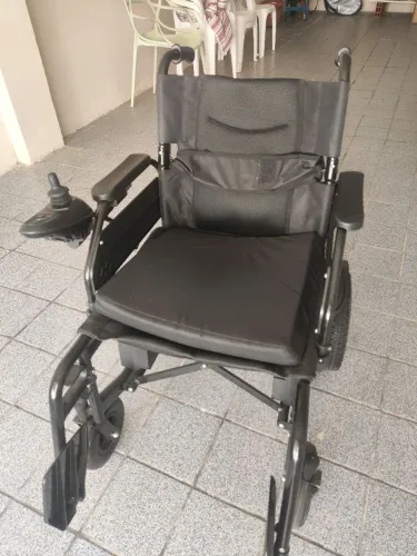 CADEIRA DE RODAS ELÉTRICA NOVA