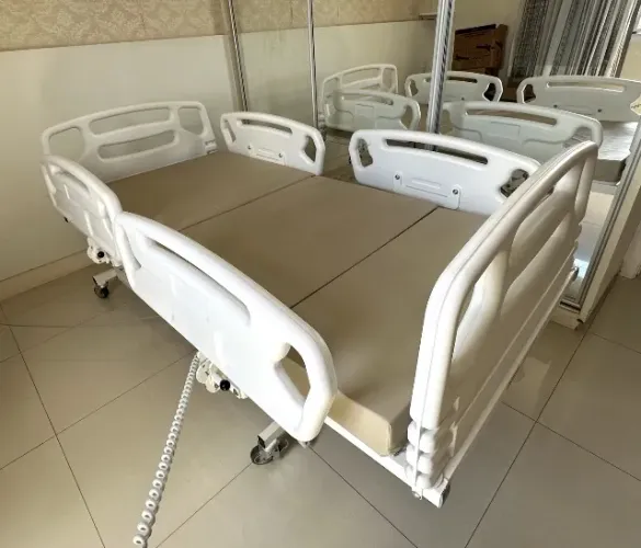 Cama Hospitalar Motorizada - em Excelente Estado (NOVA)
