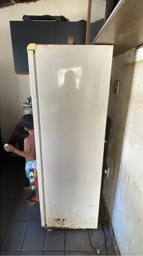 Geladeira com defeito