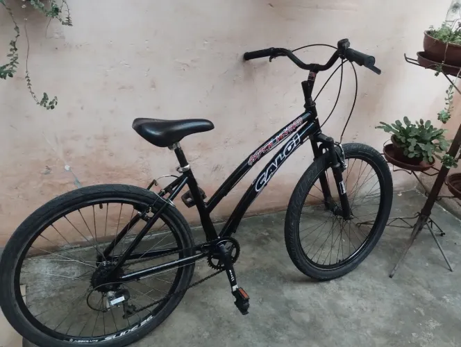 Vendo bike aro 26 Caloi de alumínio,com marchas atrás,pede de vela novo da GTA,amortecedo