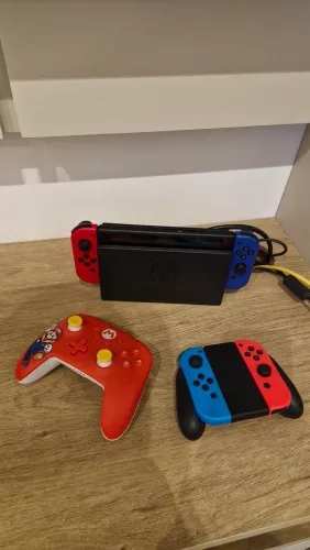Nintendo Switch Desbloqueado + 1 controle sem fio + par de controles + SD 256gb