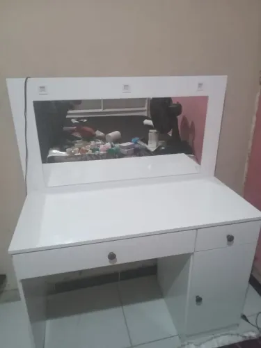 Penteadeira camarim linda com espelho branca 
