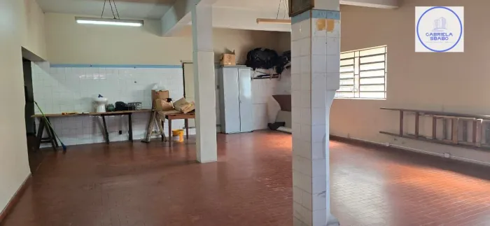 Ampla Garagem interna para estacionamento e depósito no bairro Rio Branco em Caxias do Sul