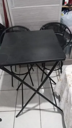 Mesa e banquetas