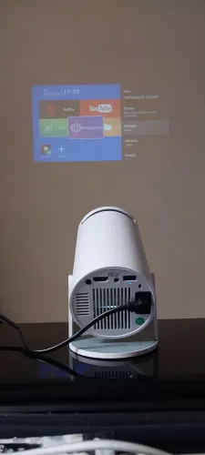 Projetor HY300 - Usado em Excelente Estado (Como Novo)