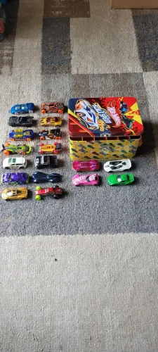 Hot Wheels - Maleta Metálica c/ 18 carrinhos FUN