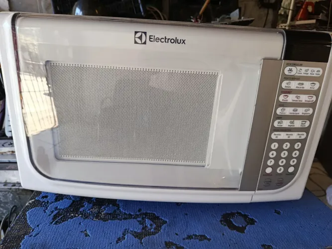 Microondas Electrolux 30 litros lindo novinho branquinho TD funcionando perfeitamente 220 