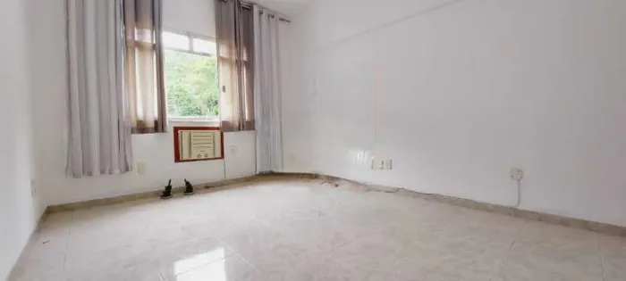 Apartamento - / Residencial / Glória